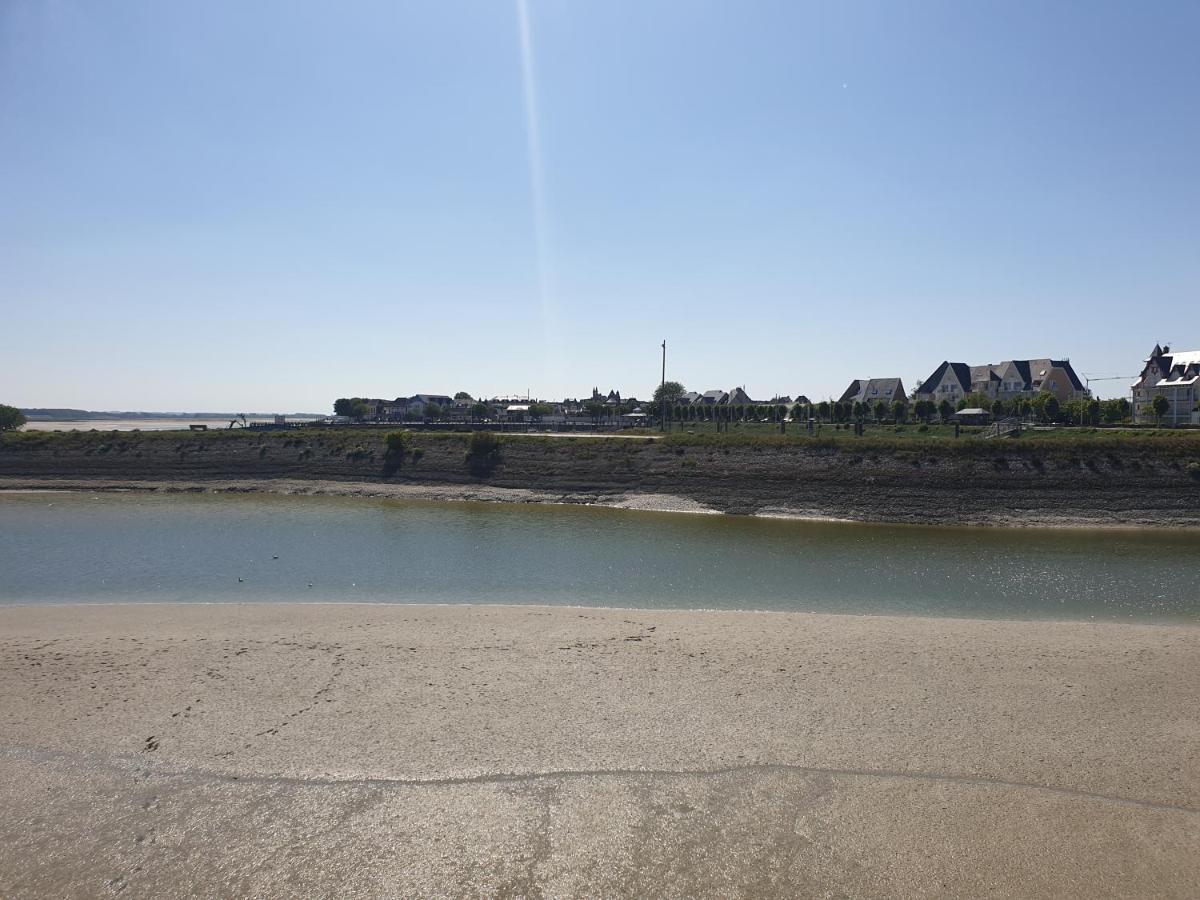 Les Garennes Bed & Breakfast Favières Eksteriør bilde